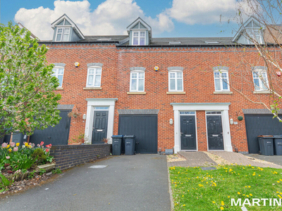 3 bedroom town house for rent in George Dixon Road, Edgbaston, B17