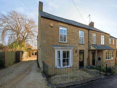 4 Bed Cottage For Sale in Chipping Norton, Oxfordshire, OX7 - 5300322