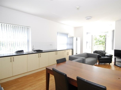 4 bedroom apartment for rent in Lisson Grove, Plymouth, PL4