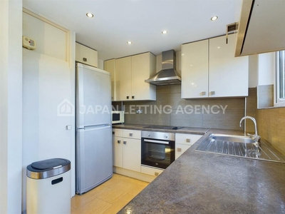 4 bedroom end of terrace house for rent in Deena Close, North Ealing, W3