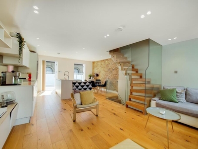 4 bedroom end of terrace house for rent in Florence Road, New Cross, London, SE14 6TW, SE14