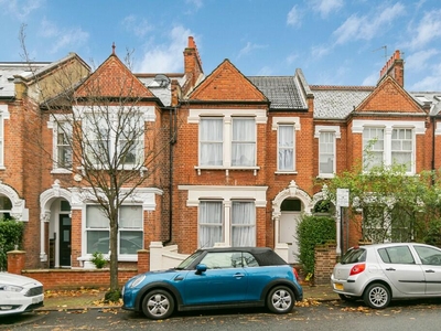 5 bedroom detached house for rent in Boundaries Road, London, SW12