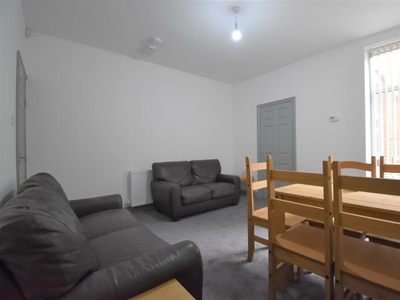 5 bedroom terraced house for rent in £104 PPPW Raddlebarn Rd, Selly Oak. 10-15mins walk to University of Birmingham, B29