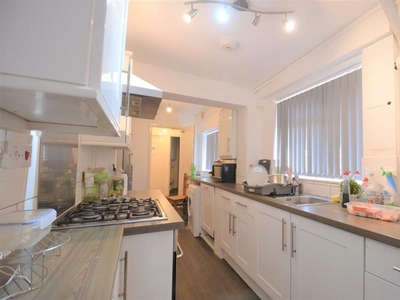 5 bedroom terraced house for rent in £89 PPPW Milner Rd, Selly Oak. 15mins walk to University of Birmingham, B29