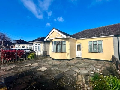 Bungalow for sale in Patricia Drive, Hornchurch RM11
