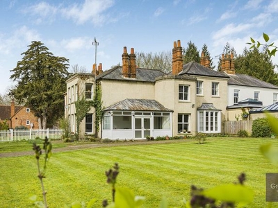 Country house for sale in Bath Road, Hare Hatch RG10