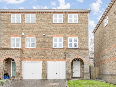 End terrace house for sale in Manning Place, Richmond TW10