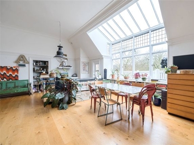 Flat for sale in Frognal, Hampstead, London NW3