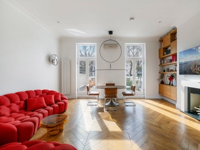 Flat for sale in Holland Park Avenue, Holland Park W11
