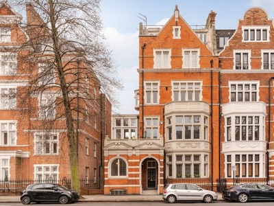 Flat for sale in Palace Court, Notting Hill W2