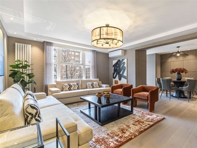Flat for sale in St. Johns Wood Park, St John's Wood, London NW8