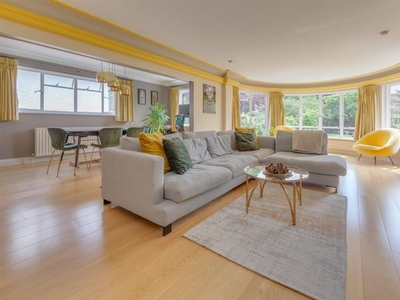 Flat for sale in View Road, Highgate, London N6