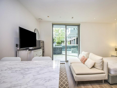 Studio flat for rent in Cashmere House, Goodman's Fields, Aldgate E1