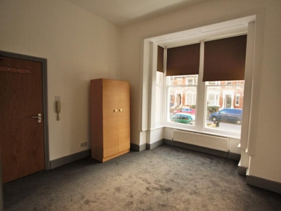 Studio flat for rent in Mount View Road, London, N4