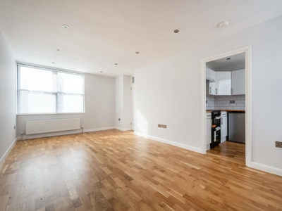 Studio flat for rent in Thorndike House, Pimlico, London, SW1V