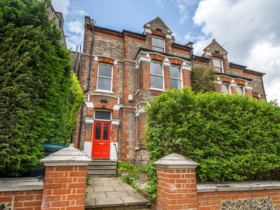 2 bedroom property to let in Crouch Hall Road London N8