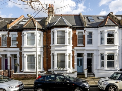 3 bedroom property to let in Glendarvon Street London SW15