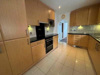 3 Bedroom Semi-Detached House To Rent