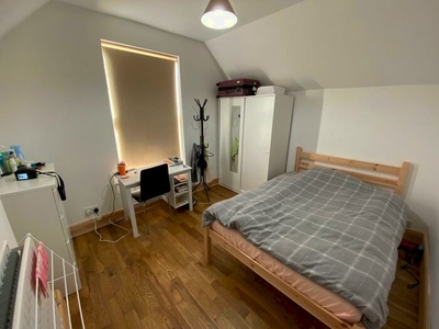 4 Bedroom Detached House To Rent