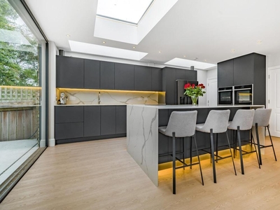 4 bedroom House for sale in Westleigh Avenue, Putney SW15