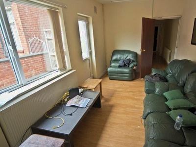 6 Bedroom Town House To Rent