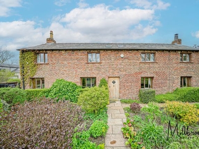 Farmhouse to rent in Moss Lane, Astley, Manchester M29