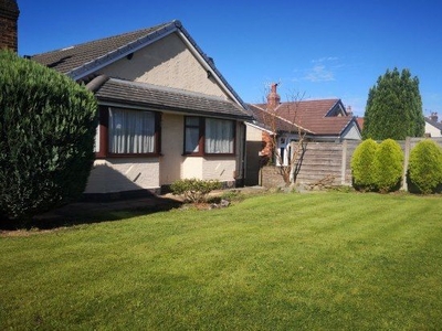 Bungalow to rent in Cheadle Hulme, Cheadle SK8