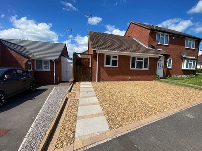 Bungalow to rent in Cheshire Close, Yate, Bristol BS37