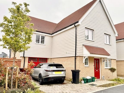 Detached house to rent in Grantham Drive, Springfield, Chelmsford CM1