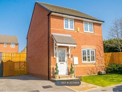 Detached house to rent in Stopes Walk, Morley, Leeds LS27