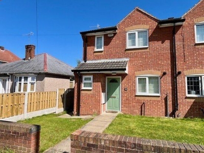 End terrace house to rent in Derby Road, Chesterfield S40