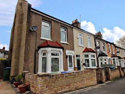 End terrace house to rent in Gertrude Road, Belvedere DA17