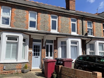 End terrace house to rent in Gosbrook Road, Reading RG4