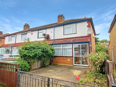 End terrace house to rent in Kenilworth Gardens, Staines-Upon-Thames TW18