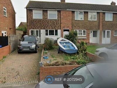 End terrace house to rent in Portland Avenue, Sittingbourne ME10