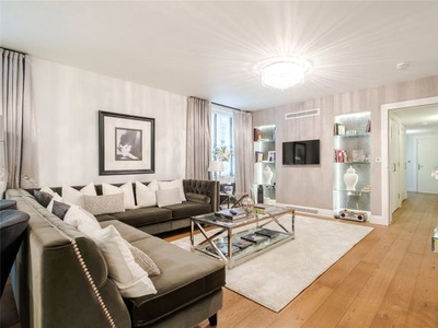 Flat for sale in Exchange Court, London WC2R