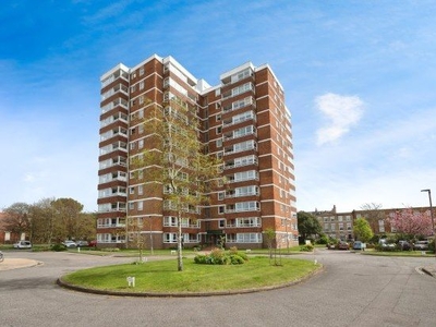 Flat to rent in 10 Hartford House, Portsmouth PO1
