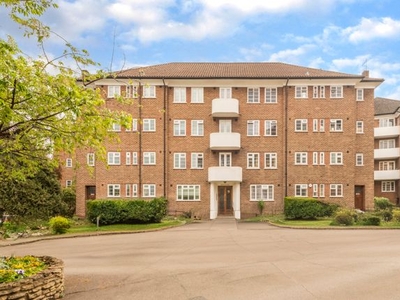 Flat to rent in Arundel House, Courtlands TW10