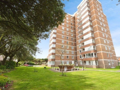 Flat to rent in Blount Road, Portsmouth PO1