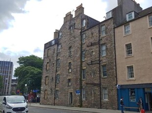 Flat to rent in Buccleuch Street, Newington, Edinburgh EH8