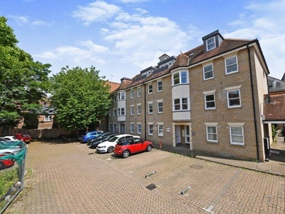 Flat to rent in Cathedral Walk, Chelmsford CM1