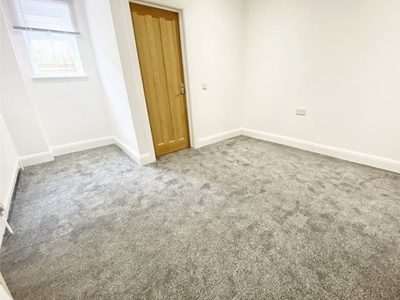 Flat to rent in Charminster Road, Bournemouth, Dorset BH8