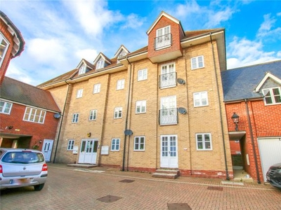 Flat to rent in Connaught Close, Colchester, Essex CO1