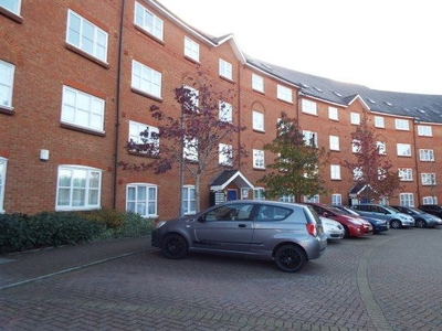 Flat to rent in Crown Quay, Bedford MK40