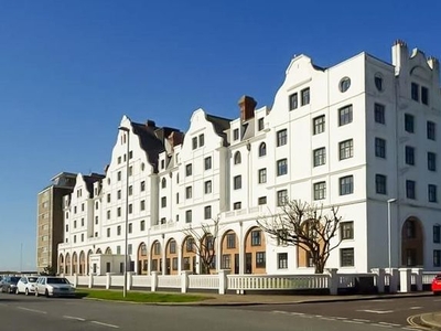 Flat to rent in Dolphin Lodge, Grand Avenue, Worthing BN11