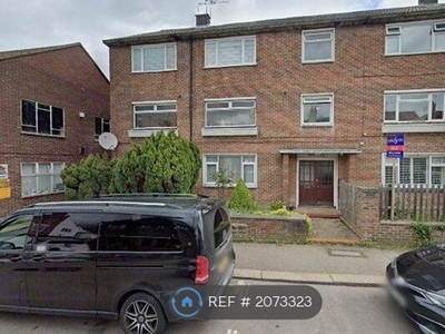 Flat to rent in Drayton Road, Borehamwood WD6