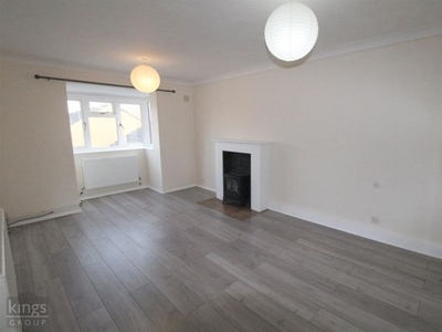 Flat to rent in Eagle Court, Hertford SG13