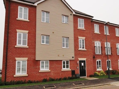 Flat to rent in Elston Avenue, Selby YO8