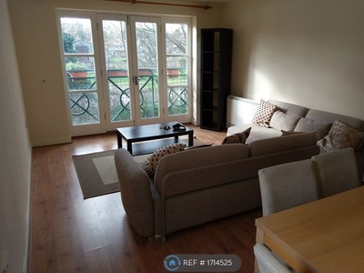 Flat to rent in Faraday Road, Guildford GU1