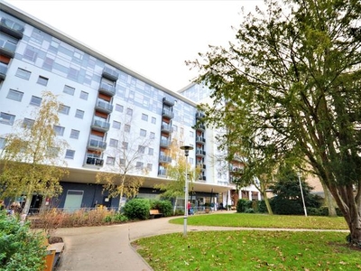 Flat to rent in Flat, Becket House, New Road, Brentwood CM14